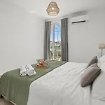Elegant Flat With Pool & Balcony By Hostwise טאווירה
