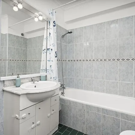 Elegant Flat With Pool & Balcony By Hostwise 아파트