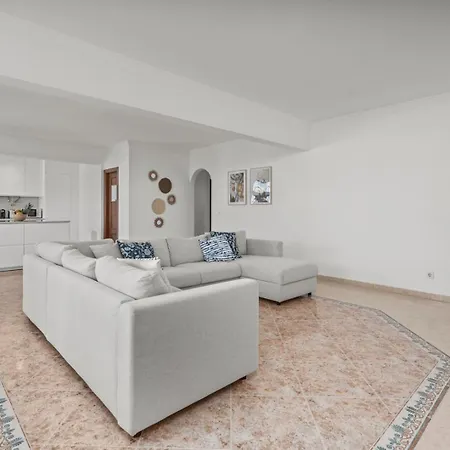 Elegant Flat With Pool & Balcony By Hostwise Apartment *