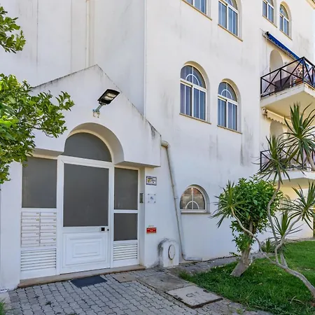 Elegant Flat With Pool & Balcony By Hostwise *