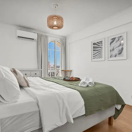 Elegant Flat With Pool & Balcony By Hostwise *