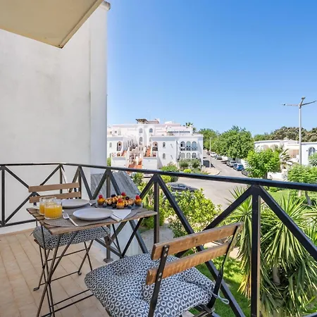 Elegant Flat With Pool & Balcony By Hostwise