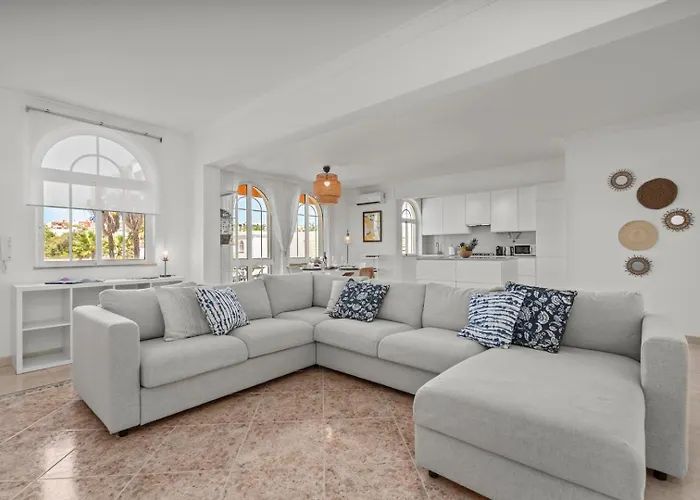 Elegant Flat With Pool & Balcony By Hostwise * تافيرا