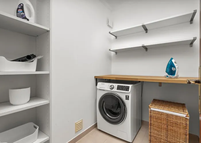 Elegant Flat With Pool & Balcony By Hostwise