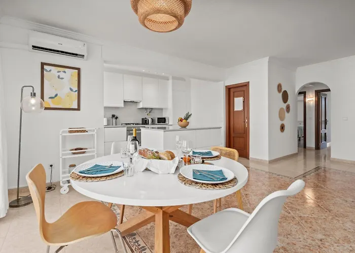 شقة Elegant Flat With Pool & Balcony By Hostwise *