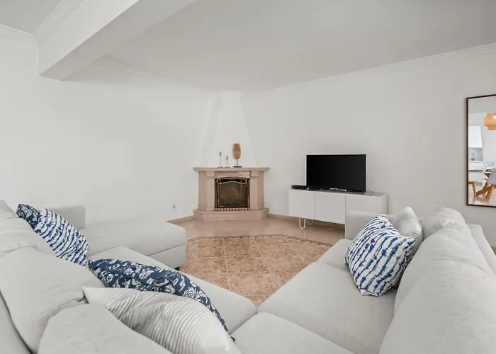 Elegant Flat With Pool & Balcony By Hostwise تافيرا