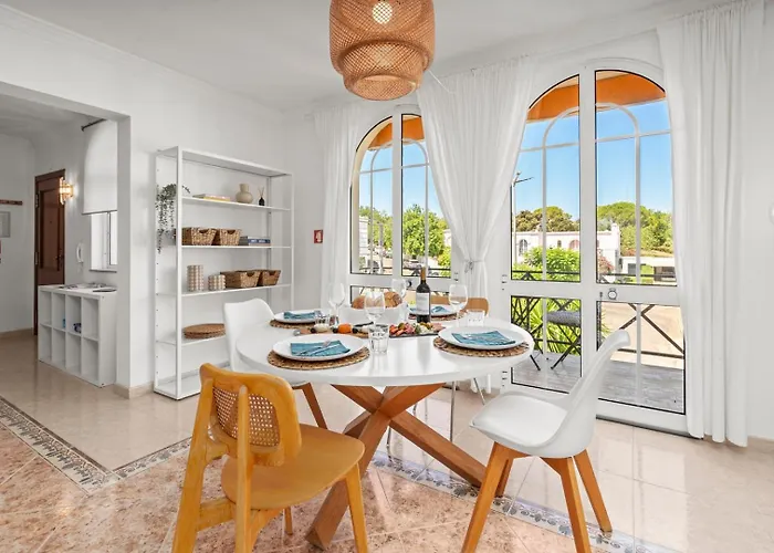 شقة Elegant Flat With Pool & Balcony By Hostwise *