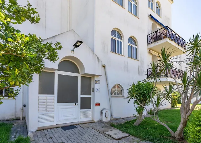 Elegant Flat With Pool & Balcony By Hostwise *