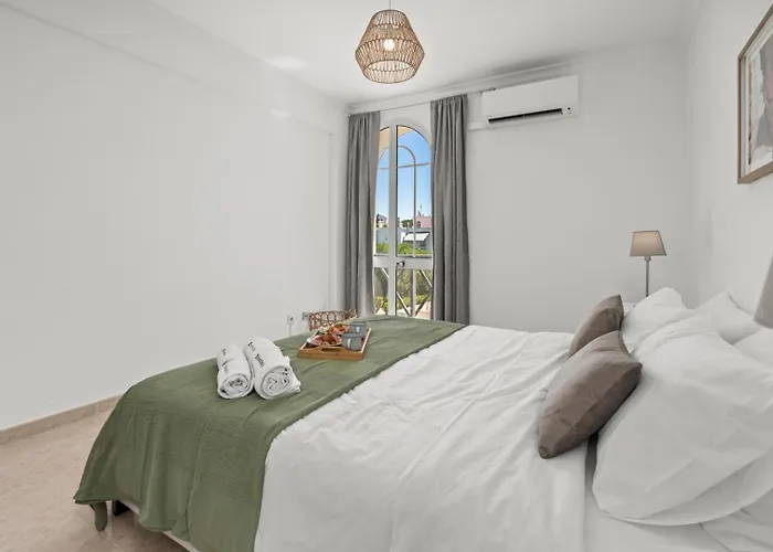 Elegant Flat With Pool & Balcony By Hostwise تافيرا