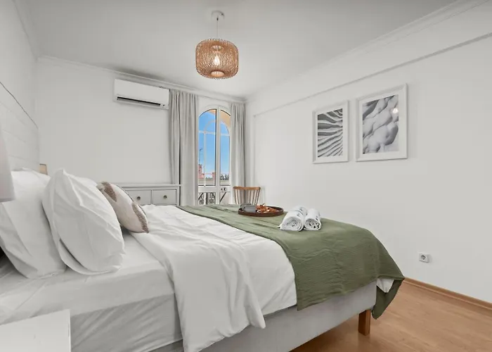 Elegant Flat With Pool & Balcony By Hostwise *